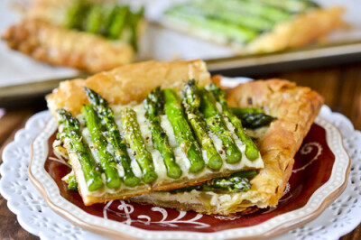 easy yet fancy gruyere and asparagus tart.