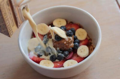 vegan fruit and baked granola breakfast.