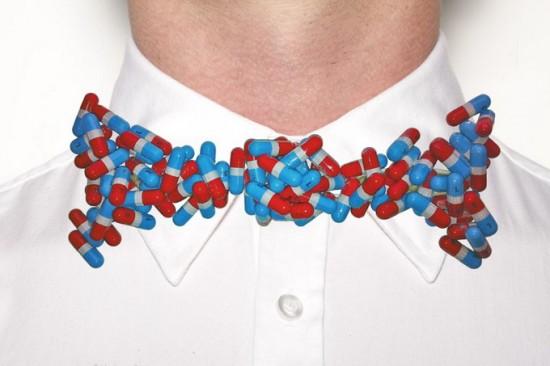 The Bow Tie CollectionNicholas Tee Ruiz a eu l’excellente idée de penser cette collection d’objets insolites. Sous le nom de “Bow Tie Collection“, cet artiste nous propose de découvrir des noeuds papillon avec des assemblages de bouchons, de legos ou encore de pilules. Plus dans la suite.