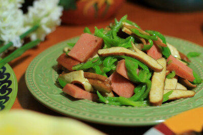 青椒小炒 & 苔绿色复古浮雕花纹小盘