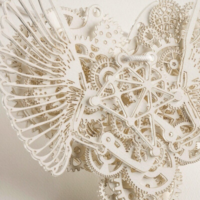 “精神错乱的机械心脏”纸艺雕塑--Insanely Detailed Mechanical Heart Paper Sculptures