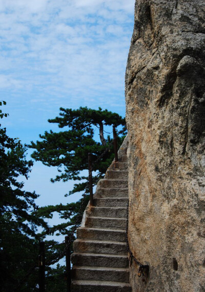 自古华山一条路，难怪江湖论剑，快意恩仇，必选华山。