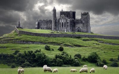 The Rock of Cashel, Cahir, County Tipperary, Ireland 哥特味的爱尔兰城堡 肃穆沉静，没有其他城堡的浮华，最爱！