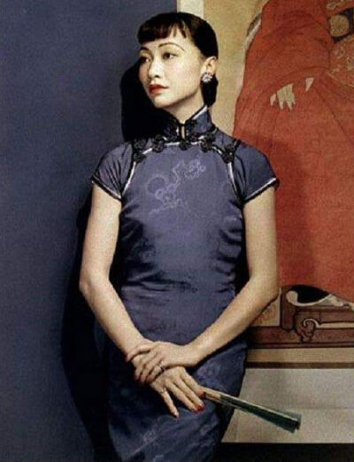 黄柳霜 Anna May Wong （1905年1月3日—1961年2月2日），第一位美籍华人好莱坞影星。曾在彼得潘等多部电影里出演。由于她对电影的贡献。在好莱坞星光大道中被给予一颗星。