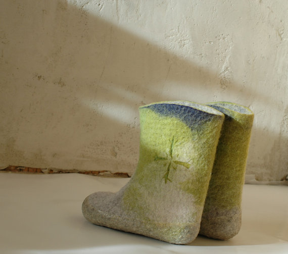 Felted shoes for child Green Snowflake