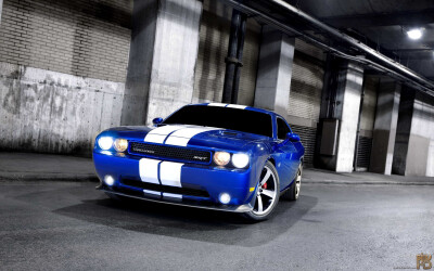 道奇Dodge Challenger SRT8 392