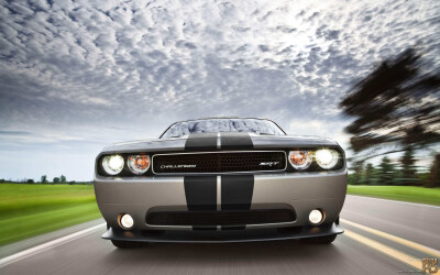 道奇Dodge Challenger SRT8 392