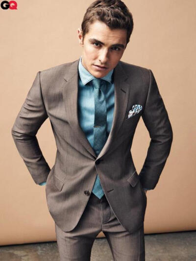 认识一下 Dave Franco 生于1985年 六月12日。 美国电视和电影演员。 好像说是爱男队的。