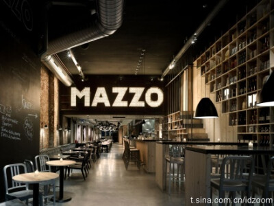 10月24号荷兰阿姆斯特丹一家有名的餐厅 Mazzo 经过半年的装修设计重新开业了。从店内的设计来看，相对于国内的餐厅还是有很多新颖的地方。 在这家店你可以喝喝咖啡，看看报纸、杂志，到吧台喝点小酒，也可以全家在这…