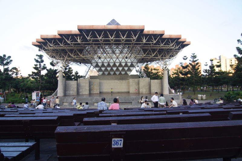 【大安森林公園】臺灣臺北市大安區(qū)（東面為建國南路二段 南面為和平東路二段 西面為新生南路二段 北面為信義路三段） 圖為大安森林公園音樂臺