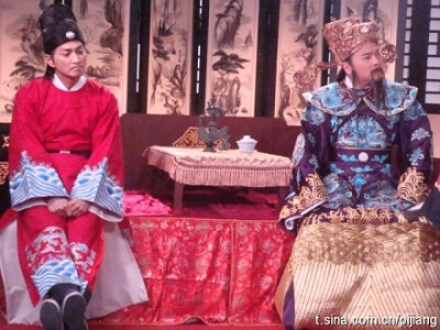 我不明白为什么每次都要写说点什么有营养的话吧 想收集一个自己喜欢的图片 只是因为他带给了我一瞬间的感动 这种感觉 怎么用言语去表达呢？？？