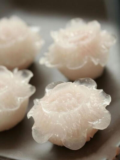 水晶虾饺，QQ的皮~饱满多汁的馅。你能hold住吗？