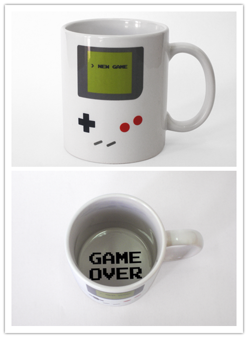 #旁白生活家# 来一杯怀旧味的Gameboy咖啡如何！这款名叫做“My Coffee Mug”的马克杯出自国外设计师Tiago Goncalves之手，经典的Gameboy图案，让人瞬间穿越到小时候无忧无虑打机、玩游戏的下午，用这款杯子跟好友喝个下午茶，感觉倍儿亲切温馨~