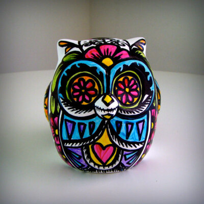 Ceramic Owl Painted Day of the Dead Tattoo Hearts Flowers Folk Home Decor Sculpture Black White Pink Green Yellow Blue by sewZinski 欢迎关注微信订阅号nonodesign,获取更多艺术灵感~