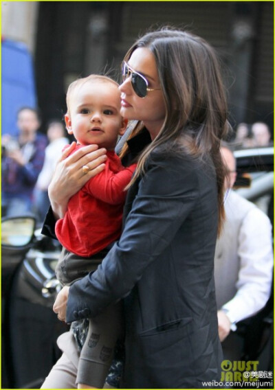  Miranda Kerr和14个月大的儿子Flynn