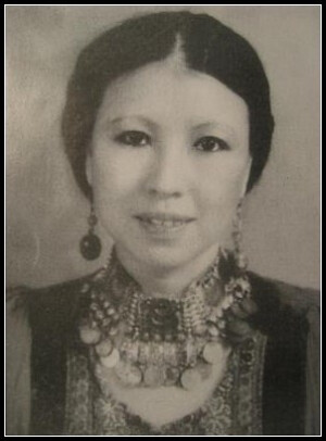 荷西：我们结婚吧  三毛：我的心已经碎了。  荷西：心碎了可以用胶水粘起来。