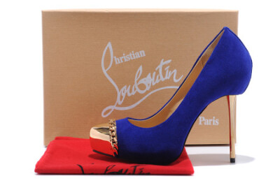 欧美风 Christian Louboutin 蓝色羊绒金色铁头铁跟高跟鞋 价格:320元 店铺链接：http://item.taobao.com/item.htm?id=13915491013&ref=http%3A%2F%2Fwww.meilishuo.com%2Fu%2FhspX1&ali_trackid=2:mm_17142583_0_0:1…