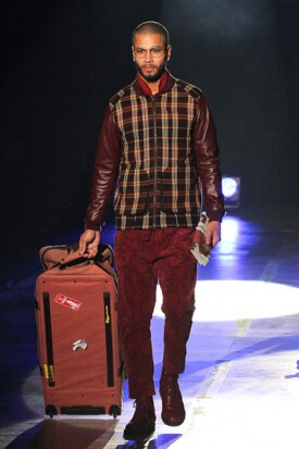 White Mountaineering 2012FW,命名为“Award Tour”,搭配很有层次感，值得一看