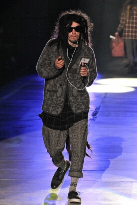 White Mountaineering 2012FW,命名为“Award Tour”,搭配很有层次感，值得一看