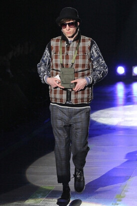 White Mountaineering 2012FW,命名为“Award Tour”,搭配很有层次感，值得一看