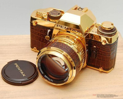 1981年產Pentax LX GOLD Limited Edition 黃金限定版！原定價85萬日幣，全球限量300臺，鍍18K金，使用蜥蜴或蛇皮，搭載F1.250mm鏡頭。