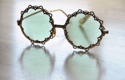 复古眼镜，喜欢这种不一样的镜框和独特的设计