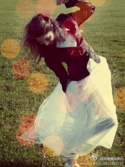 关于女人，关于阳光下的摇摆。