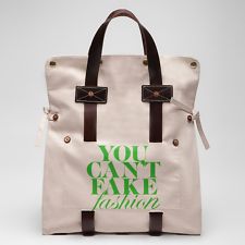 CFDA Tote by Billy Reid - "You Can't Fake Fashion" tote 昨天在EBAY上开卖。可惜知道晚了，没有买到这个。