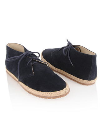 Forever21|平绒chukkas。越是怀旧的设计越是具有回忆的设计就越经典。