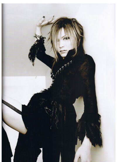 the gazette的吉他手丽（Uruha），妖孽啊~~！！！