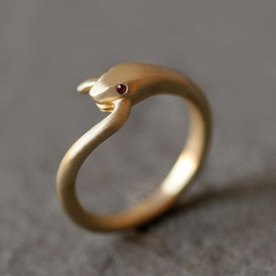 纽约原创设计师Michelle 红宝石铜制咬尾蛇戒指