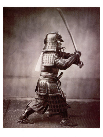 日文中，武士一词其本意是侍者，贴身随从。武士要遵守不畏艰难，忠于职守，精干勇猛。然而这一准则代表的只是理想，武士的忠诚、勇猛是建立在他所效忠的领主能对武士所作出的贡献给予奖赏的主从制度上。