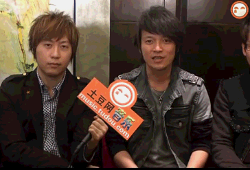 大家一起比“微”博 信信你的眼睛在看哪里（猥琐脸）