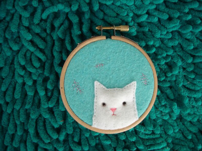 kitty on embroidery loop