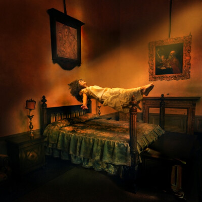  Tom Chambers，美国摄影师，出生于宾夕法尼亚州东南部的一个农场，官方网站：http://www.tomchambersphoto.com 这系列作品名为《Illumination Series》（光系列），作品介绍中作者写道，文艺复兴时期的艺术家Taddeo…