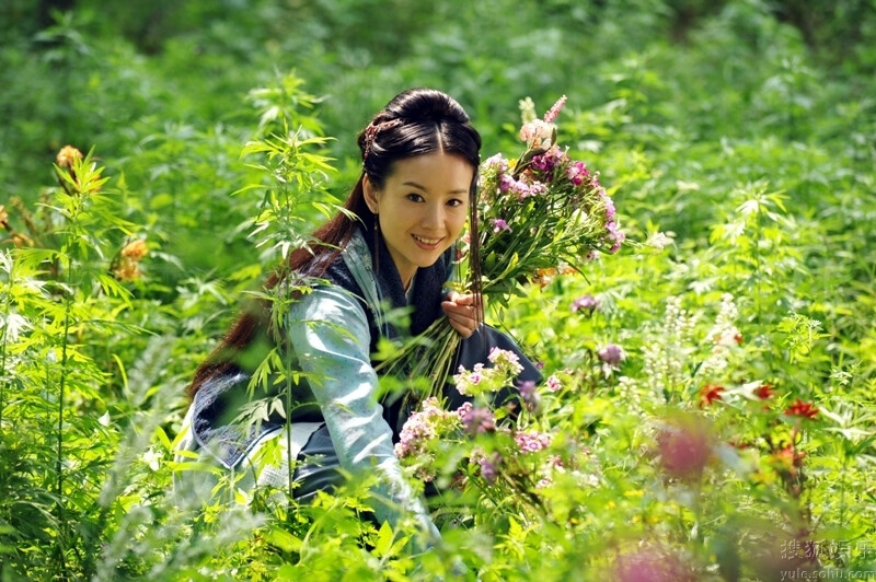 待到山花烂漫时，她在丛中笑。。。