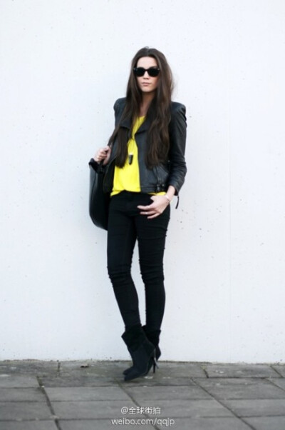 LEATHER JACKET, TOP, BAG: ZARA, JEANS: CHEAP MONDAY, BOOTS: MANGO, SUNNIES: RAYBANWAYFARER FOLDING, JEWELRY: FASHIONOLOGY.NL