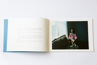 UKIYO Kanako Sasaki 日本摄影师Kanako Sasaki的个人作品集UKIYO（The Floating World 浮世）。Kanako Sasaki（佐佐木加奈子），日本摄影师。仙台人。在美国长大。大学学的是新闻，后来又学了摄影，2006年转入伦敦皇…