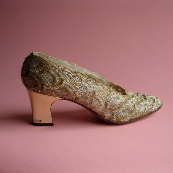 金银丝刺绣网纱婚鞋