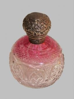 Cut glass early 1900s perfume bottle@晓冬知春