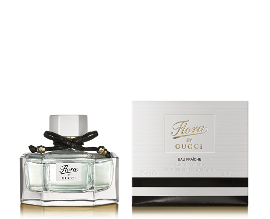 flora by gucci 香调：清新花香调 前调：柑橘、牡丹 中调：玫瑰、桂花 尾调：广藿香、檀香 属于花香偏木调的香味..第一版的flora的味道要清新一点。