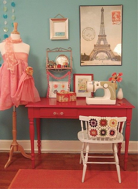 This room makes me wish I could sew.