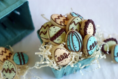 mini speckled egg cookies.