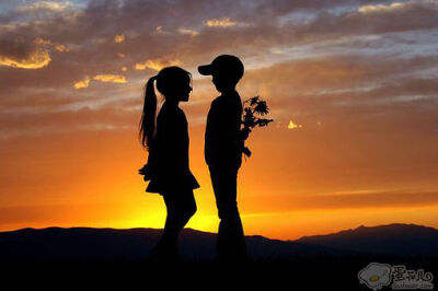 突然发现情人节和清明节其实是一样的，又要送花又要送吃的，还要说一大堆哄鬼的话。。