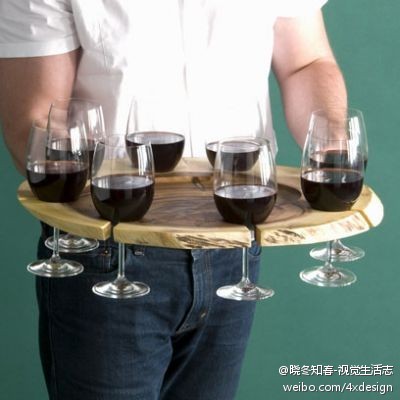 家里办PARTY。气氛真不错。可是我不是专业的服务生，端酒瓶总容易打翻。现在好了，挖几个凹槽，稳稳滴。晓冬知春