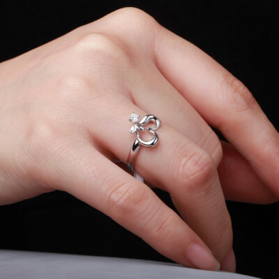 美貌的心形白狐婚戒，大爱的一款 http://detail.tmall.com/item.htm?id=10436403878&prt=1333261788894&prc=1