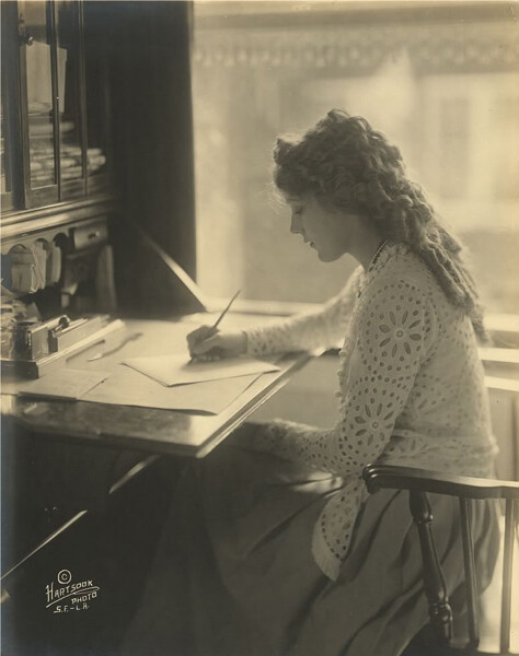 自从有了Mary Pickford ，就有了“美国甜心”这个词． 代表作《贵妇人》