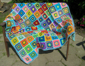 granny square afghan 好大好艳的一条勾花毯