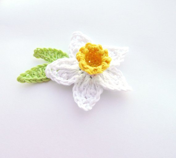 Daffodil brooch - spring celebration wedding white yellow green 花朵发夹