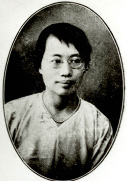 【竹觞】【民国十大才女】【陈衡哲】（1893年——1976年），江苏常州人，史学家，中国第一位女教授。陈衡哲是和任鸿隽、胡适一代的民国黄金十年的大知识分子，他们有一个最大的特征，就是不管自己学的是文史法还是理工医农，首先都是社会评论家，随时对社会问题仗义执言，发飙问难。